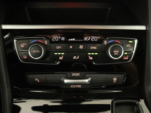 BMW 2 Serie Active Tourer 220i High Executive | Trekhaak | Head-up display | Cruise Control | lederen bekleding | LED koplampen | Navigatie | Stoelverwarming | LMV 17 |