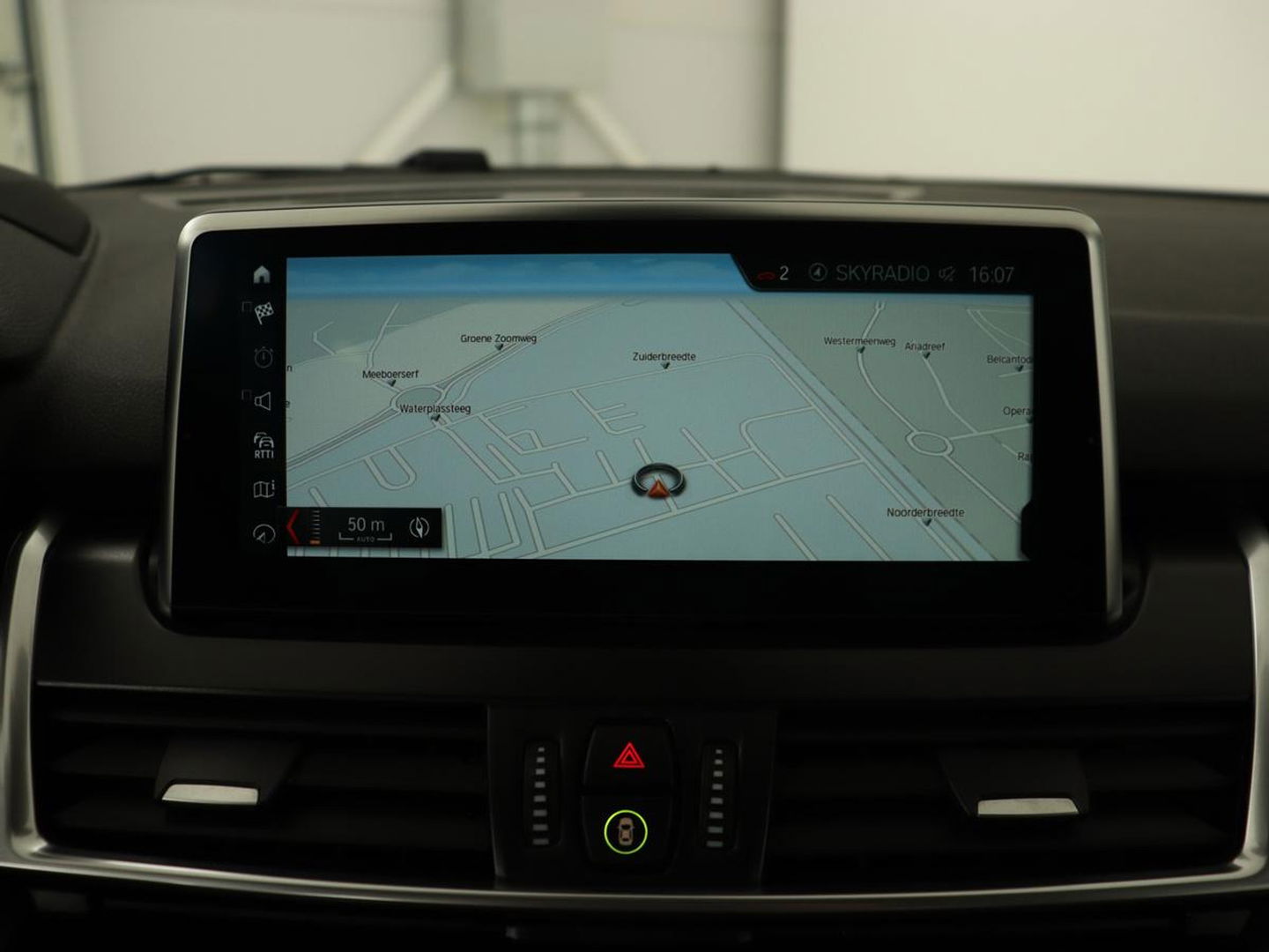 BMW 2 Serie Active Tourer 220i High Executive | Trekhaak | Head-up display | Cruise Control | lederen bekleding | LED koplampen | Navigatie | Stoelverwarming | LMV 17 |