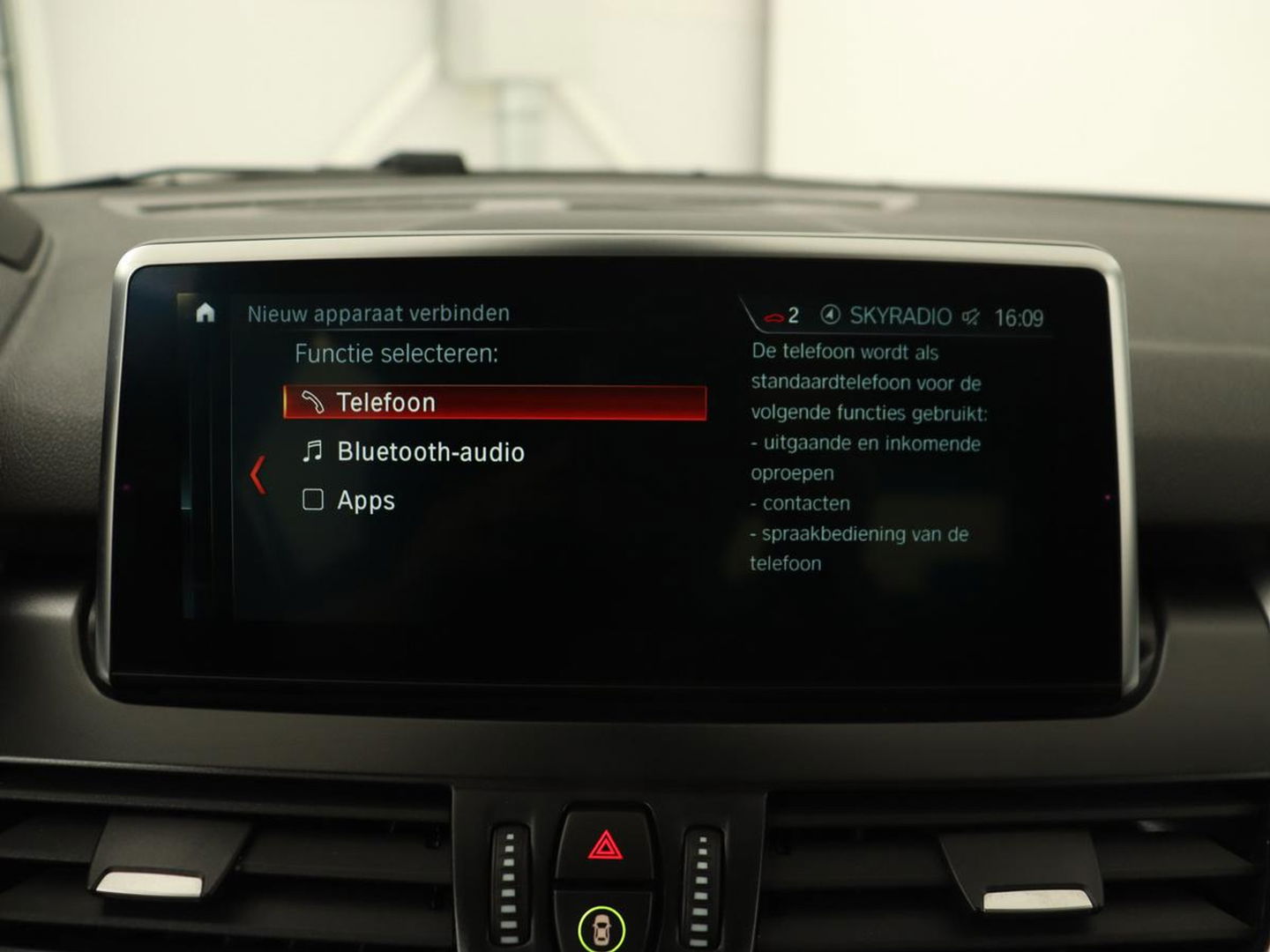 BMW 2 Serie Active Tourer 220i High Executive | Trekhaak | Head-up display | Cruise Control | lederen bekleding | LED koplampen | Navigatie | Stoelverwarming | LMV 17 |