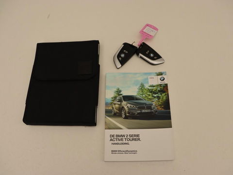 BMW 2 Serie Active Tourer 220i High Executive | Trekhaak | Head-up display | Cruise Control | lederen bekleding | LED koplampen | Navigatie | Stoelverwarming | LMV 17 |
