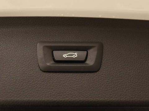 BMW 2 Serie Active Tourer 220i High Executive | Trekhaak | Head-up display | Cruise Control | lederen bekleding | LED koplampen | Navigatie | Stoelverwarming | LMV 17 |