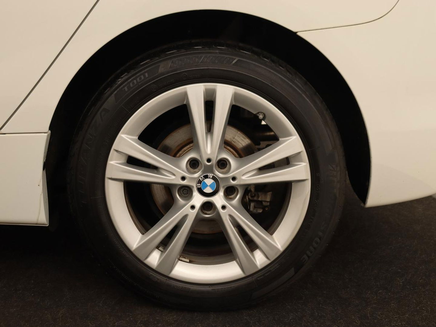 BMW 2 Serie Active Tourer 220i High Executive | Trekhaak | Head-up display | Cruise Control | lederen bekleding | LED koplampen | Navigatie | Stoelverwarming | LMV 17 |