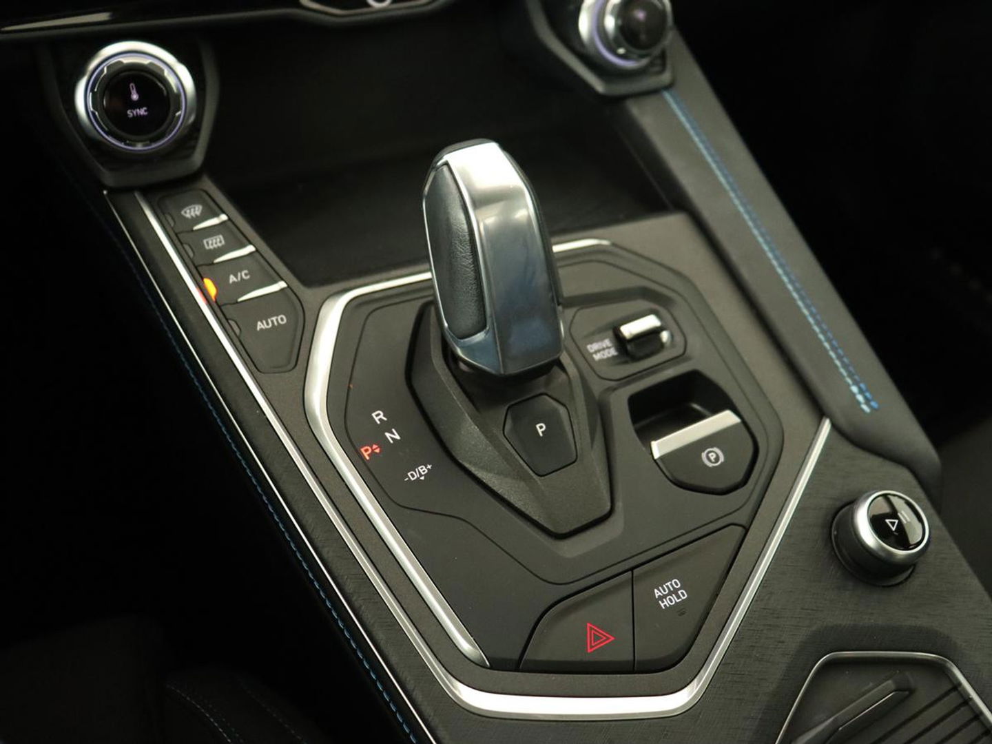 Lynk & Co 01 1.5 Plug In | Panoramadak | Infinity by Harman | Camera | Adaptive cruise | Stoelverwarming | Carplay | Memory | Full LED