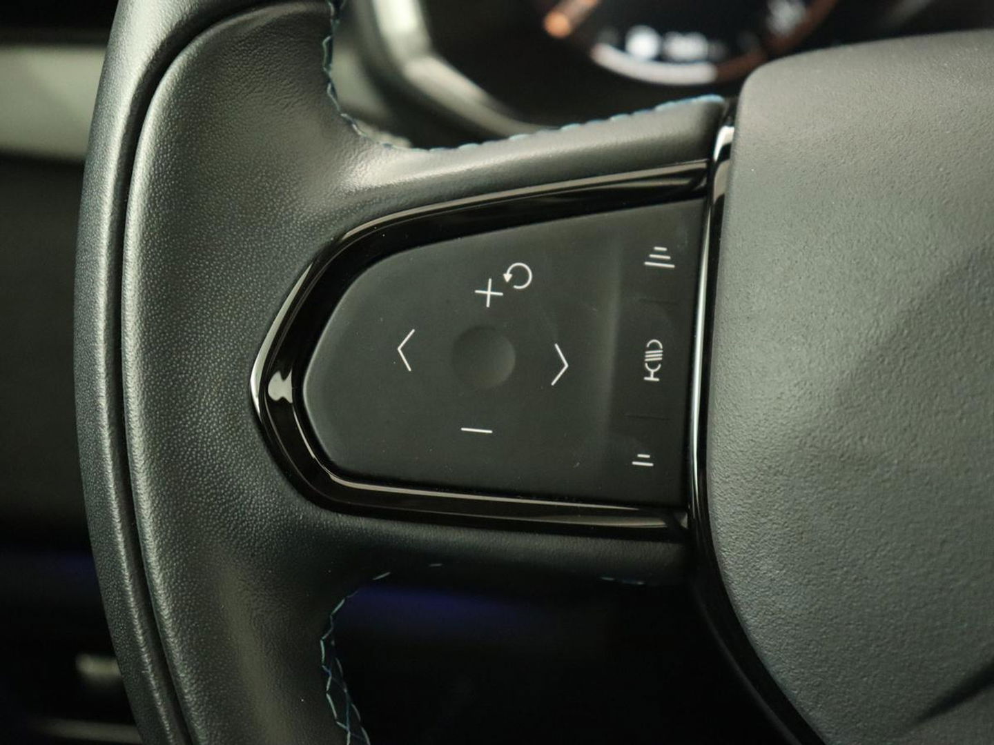 Lynk & Co 01 1.5 Plug In | Panoramadak | Infinity by Harman | Camera | Adaptive cruise | Stoelverwarming | Carplay | Memory | Full LED