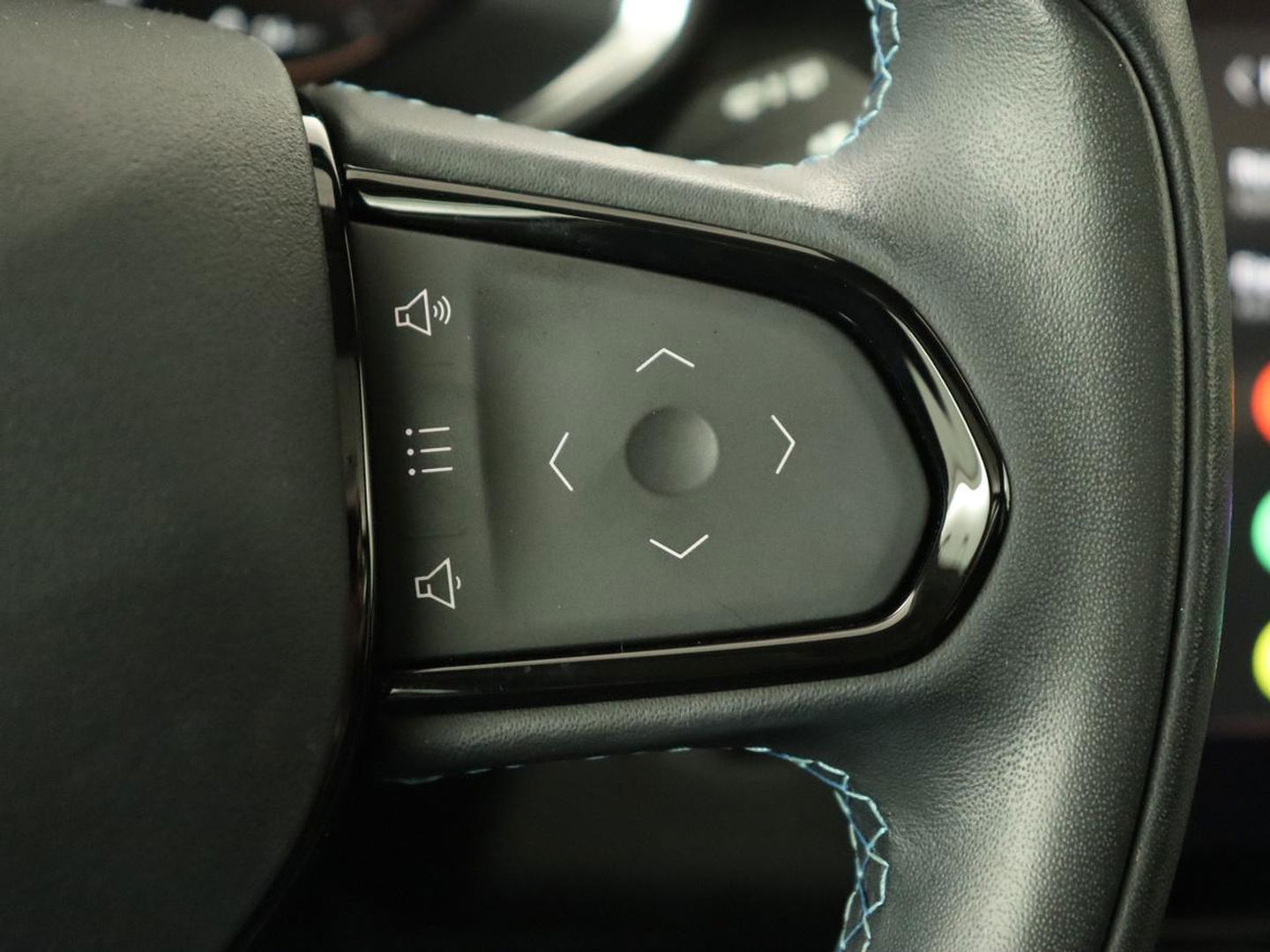 Lynk & Co 01 1.5 Plug In | Panoramadak | Infinity by Harman | Camera | Adaptive cruise | Stoelverwarming | Carplay | Memory | Full LED