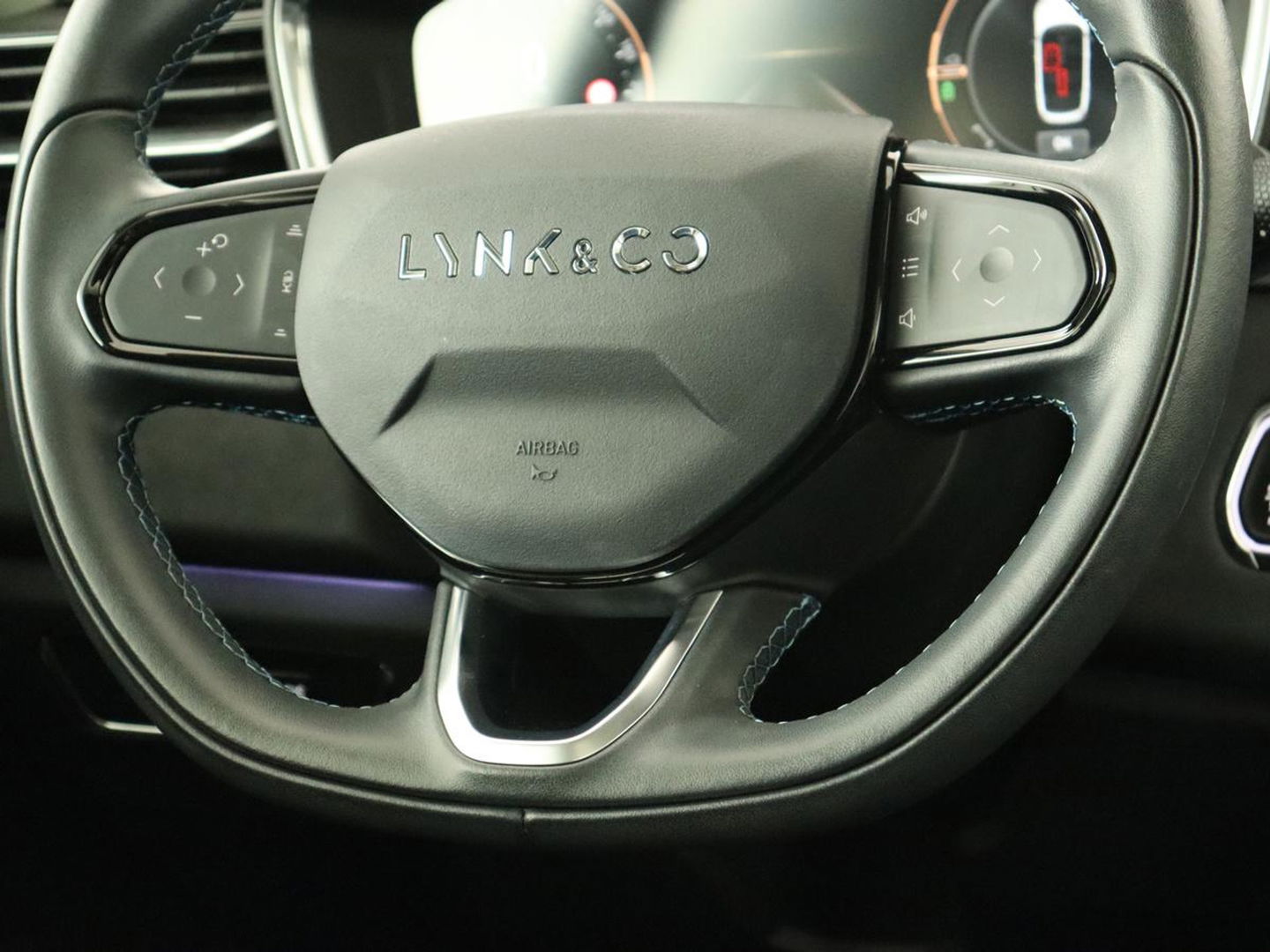 Lynk & Co 01 1.5 Plug In | Panoramadak | Infinity by Harman | Camera | Adaptive cruise | Stoelverwarming | Carplay | Memory | Full LED