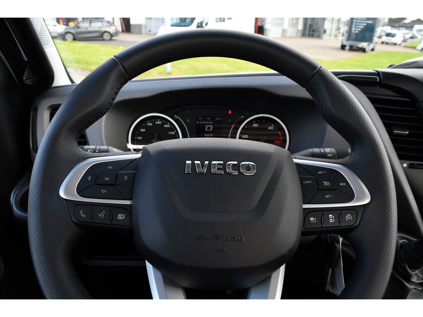 Iveco 35S18 Daily | Oprijwagen | Geveerde stoel | 3,5t trekgw. | Adaptive CC | LED NAV ECC Adaptive CC | Faustmann opbouw | 1100 KG Laadvermogen