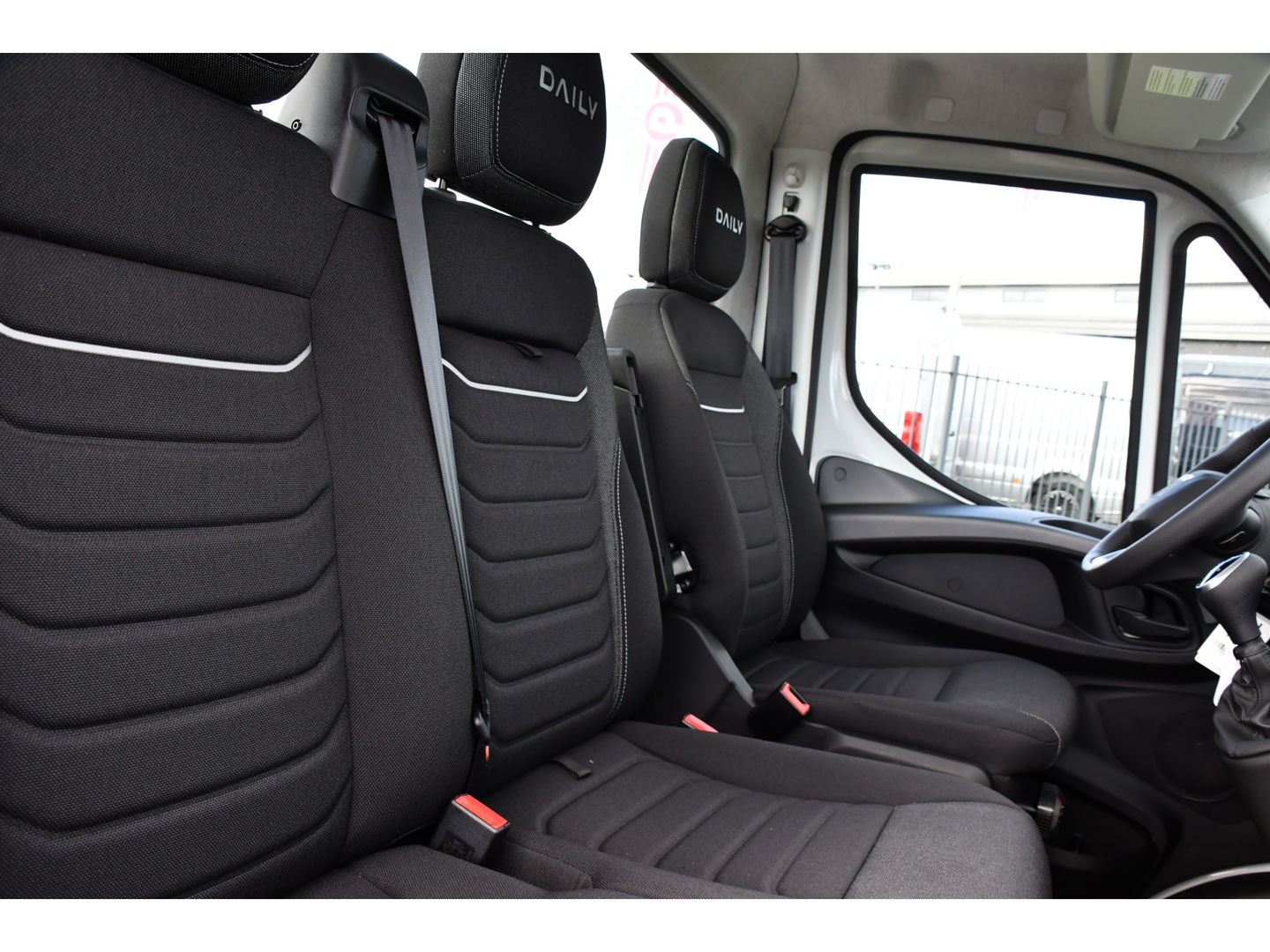 Iveco 35S18 Daily | Oprijwagen | Geveerde stoel | 3,5t trekgw. | Adaptive CC | LED NAV ECC Adaptive CC | Faustmann opbouw | 1100 KG Laadvermogen