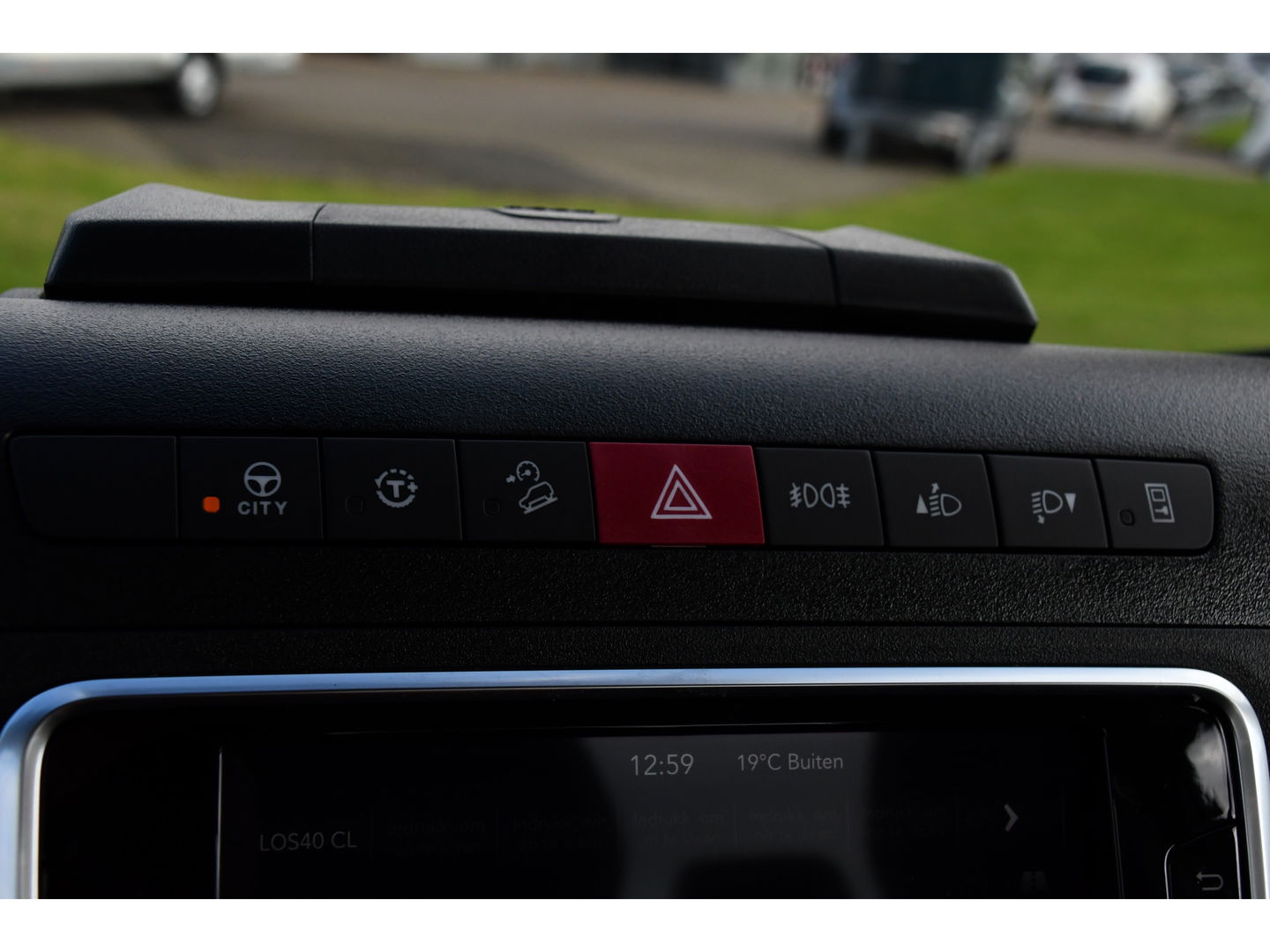 Iveco 35S18 Daily | Oprijwagen | Geveerde stoel | 3,5t trekgw. | Adaptive CC | LED NAV ECC Adaptive CC | Faustmann opbouw | 1100 KG Laadvermogen