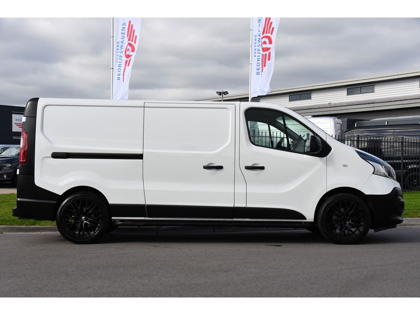 Renault Trafic 1.6 dCi T29 L2H1 PB Edition Cruise, Sensoren, 2 x Schuifdeur, 125pk, Trekhaak, Airco, Uniek!