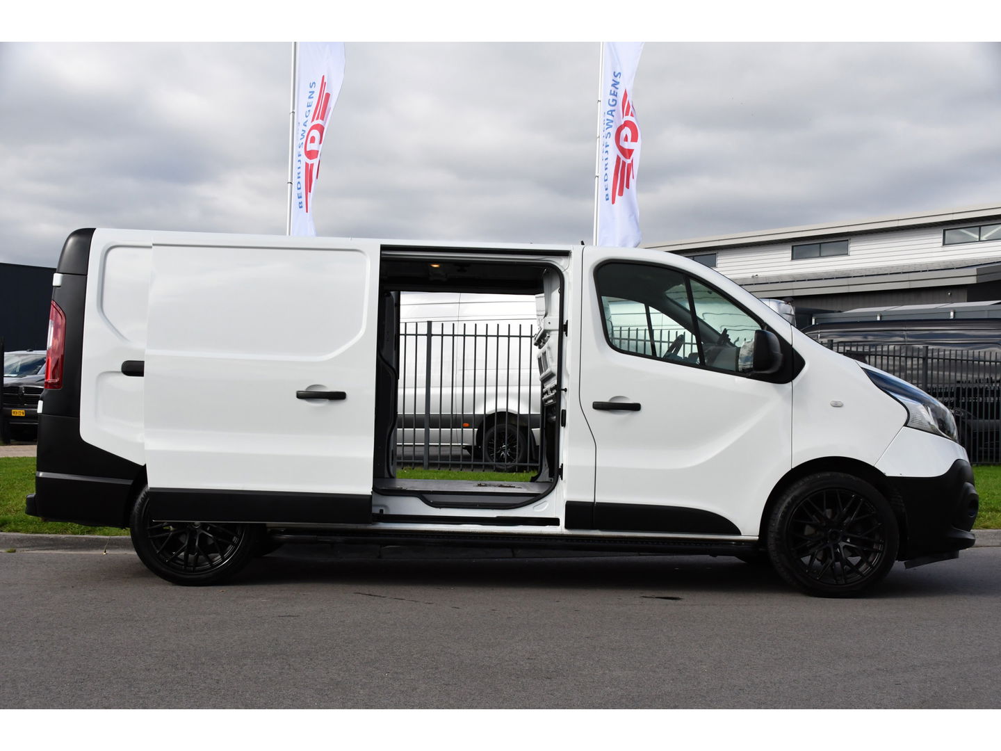 Renault Trafic 1.6 dCi T29 L2H1 PB Edition Cruise, Sensoren, 2 x Schuifdeur, 125pk, Trekhaak, Airco, Uniek!