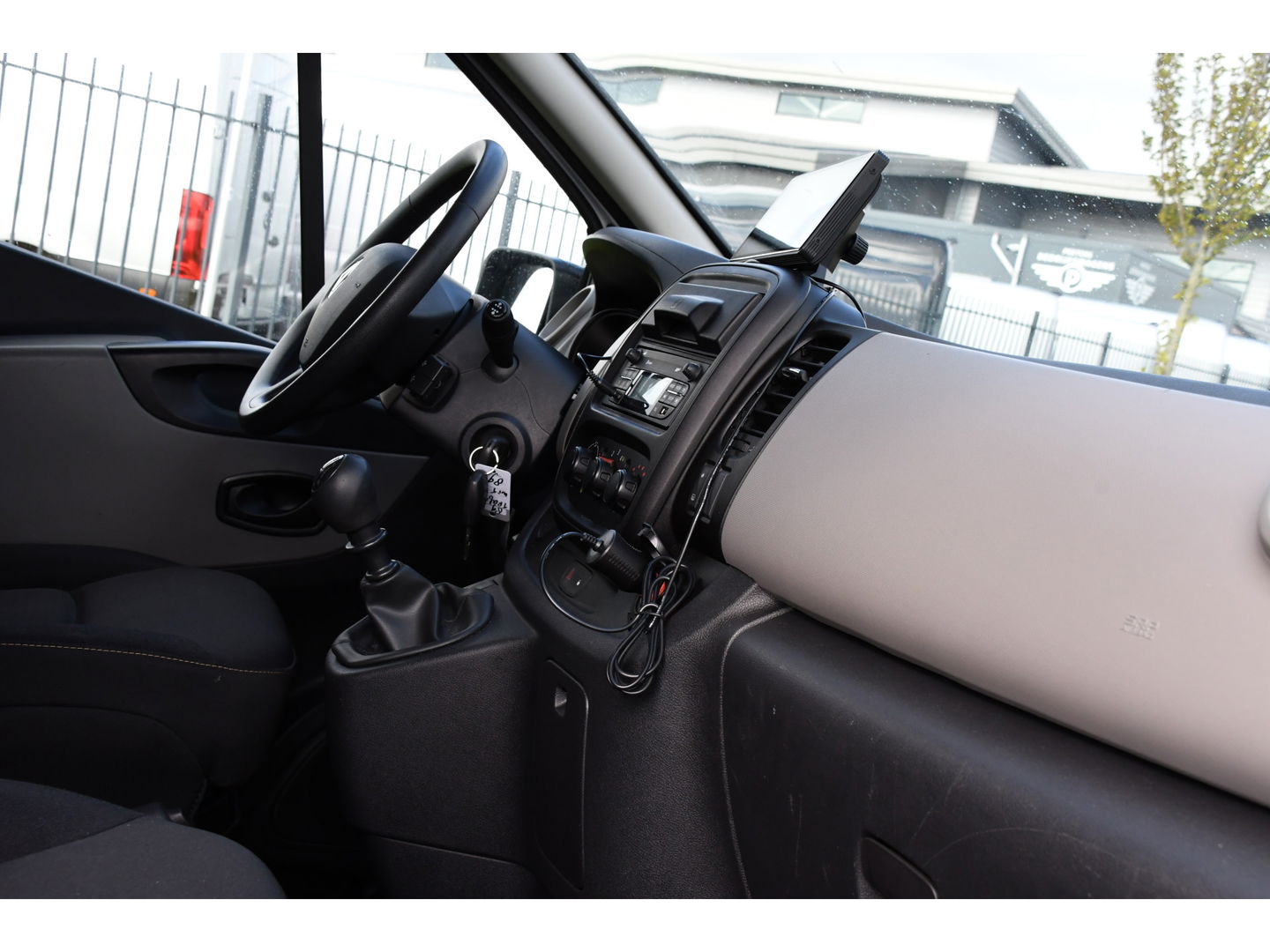 Renault Trafic 1.6 dCi T29 L2H1 PB Edition Cruise, Sensoren, 2 x Schuifdeur, 125pk, Trekhaak, Airco, Uniek!