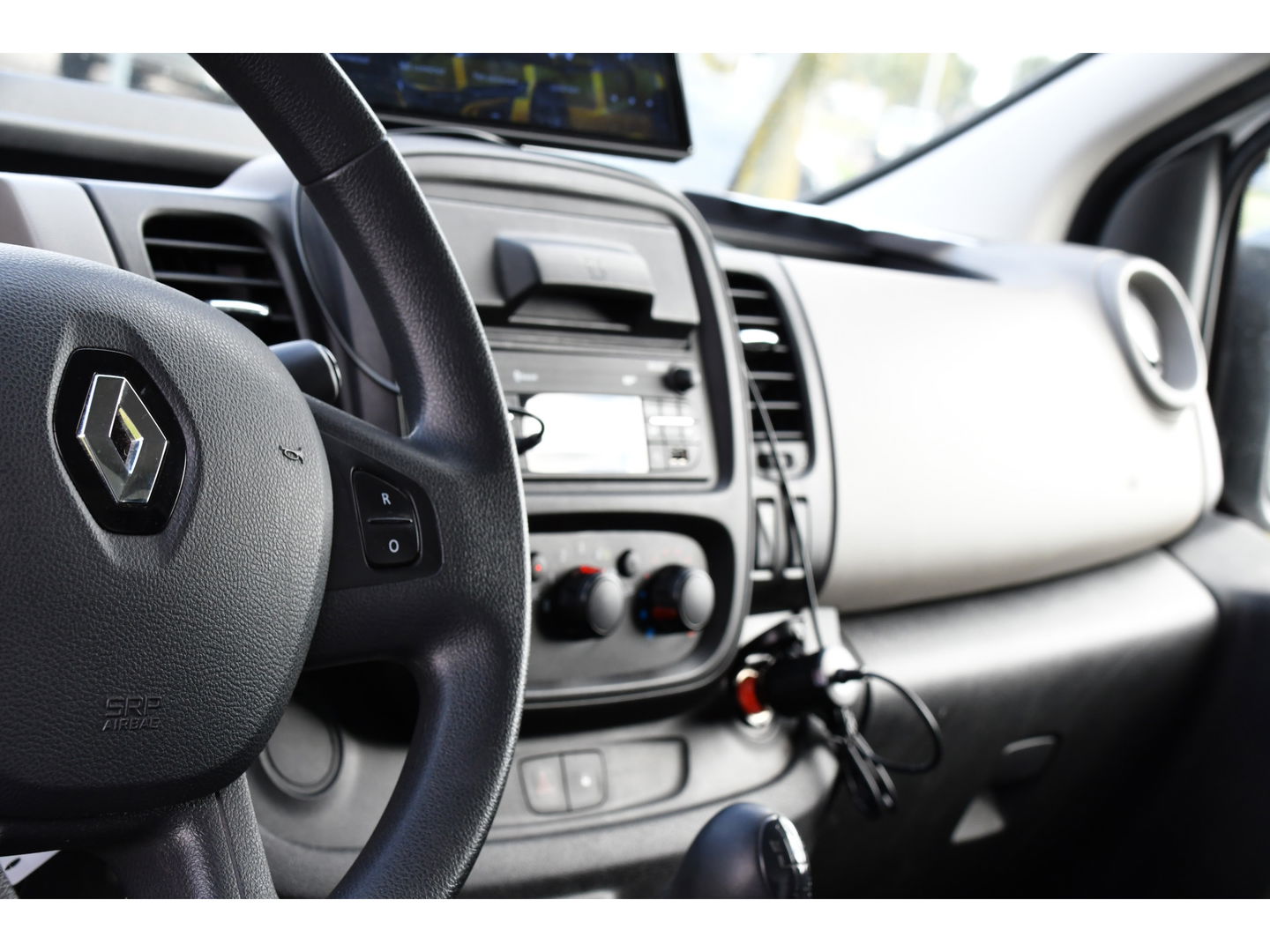Renault Trafic 1.6 dCi T29 L2H1 PB Edition Cruise, Sensoren, 2 x Schuifdeur, 125pk, Trekhaak, Airco, Uniek!