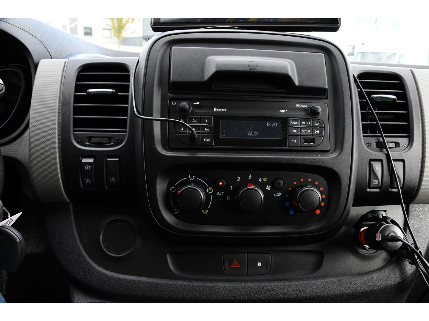 Renault Trafic 1.6 dCi T29 L2H1 PB Edition Cruise, Sensoren, 2 x Schuifdeur, 125pk, Trekhaak, Airco, Uniek!