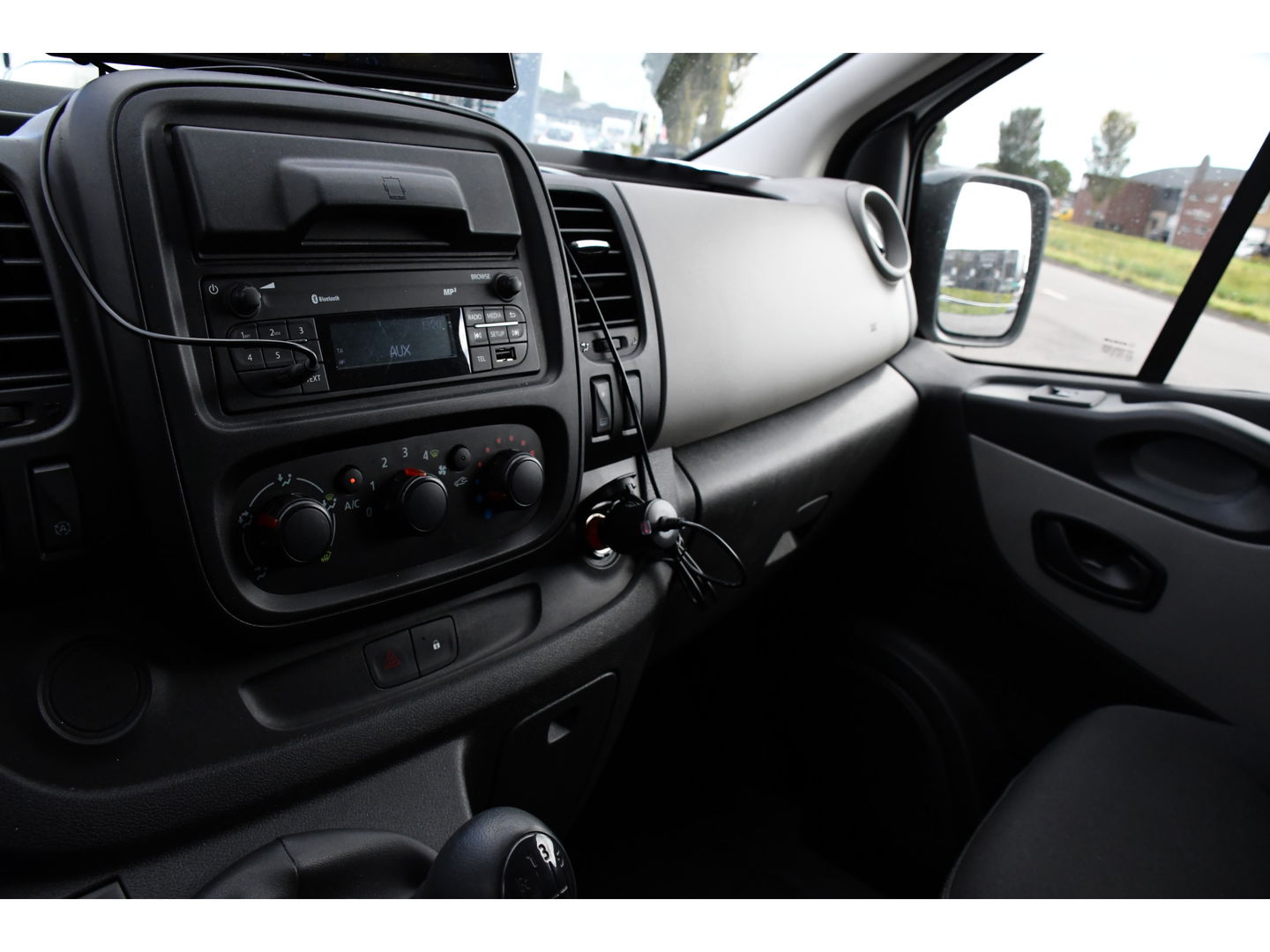 Renault Trafic 1.6 dCi T29 L2H1 PB Edition Cruise, Sensoren, 2 x Schuifdeur, 125pk, Trekhaak, Airco, Uniek!