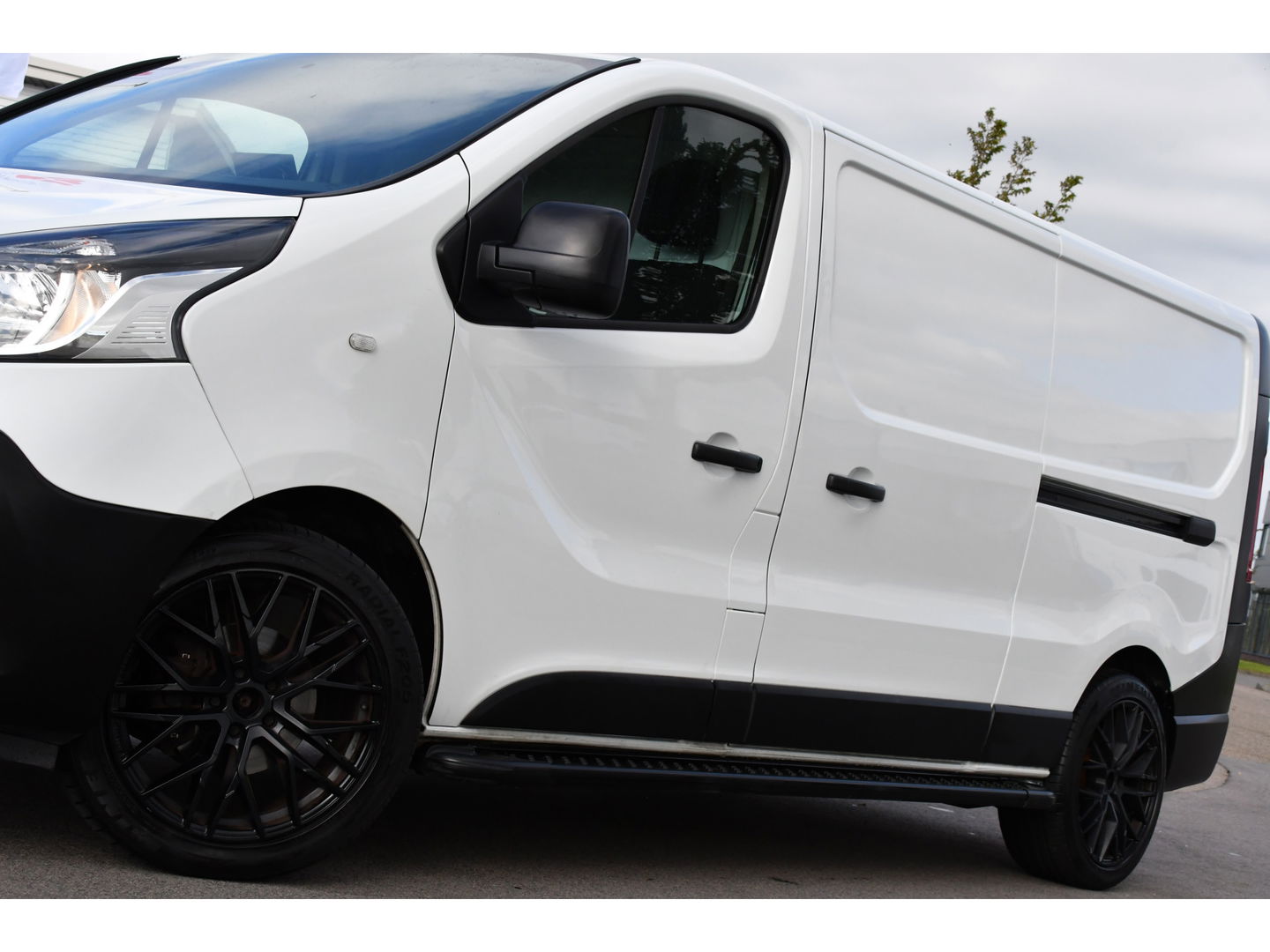 Renault Trafic 1.6 dCi T29 L2H1 PB Edition Cruise, Sensoren, 2 x Schuifdeur, 125pk, Trekhaak, Airco, Uniek!