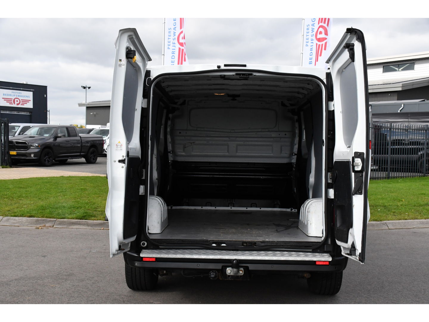 Renault Trafic 1.6 dCi T29 L2H1 PB Edition Cruise, Sensoren, 2 x Schuifdeur, 125pk, Trekhaak, Airco, Uniek!