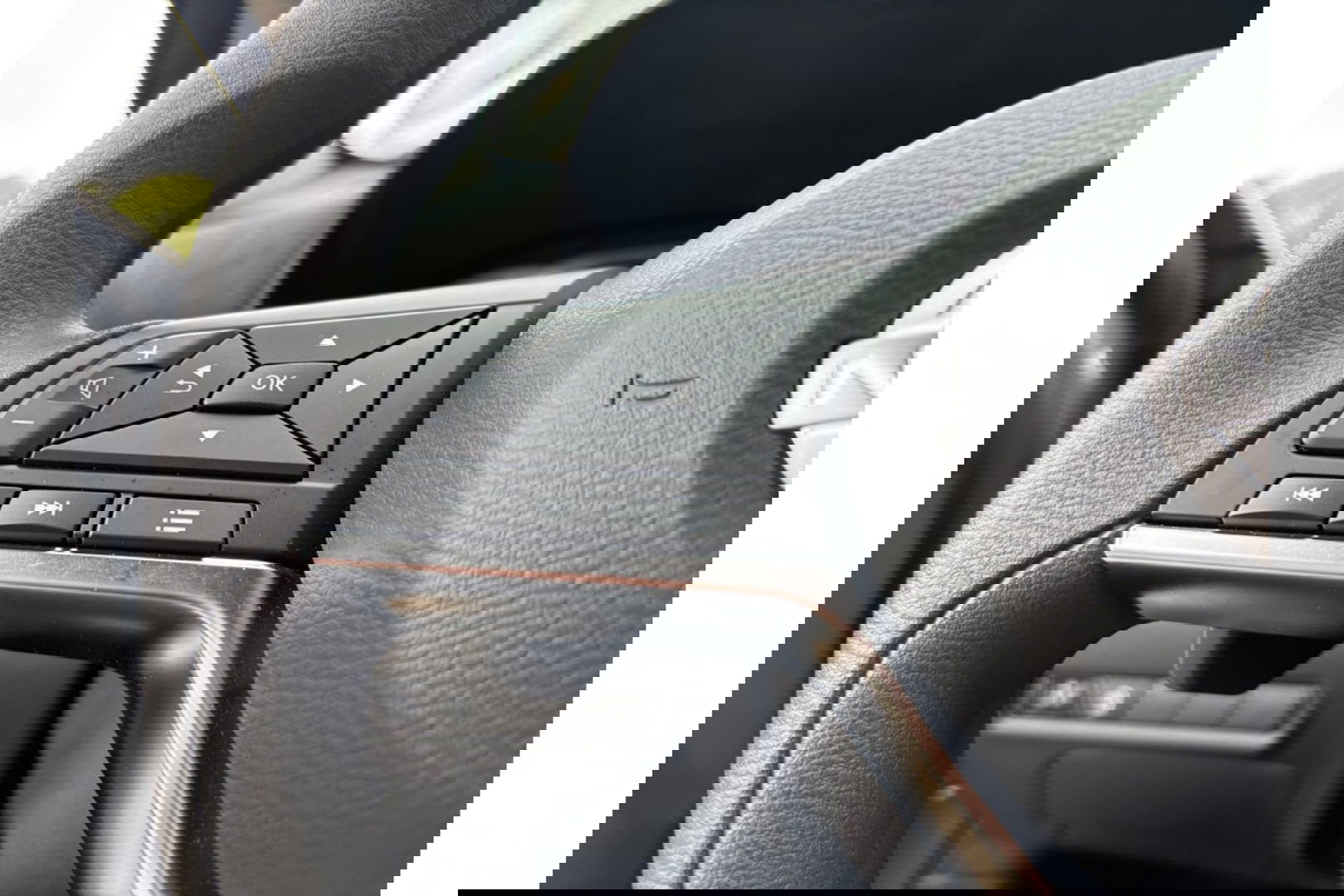 Nissan Juke 1.0 DIG-T ACENTA AUTOMAAT AIRCO NAVI PDC-CAMERA.