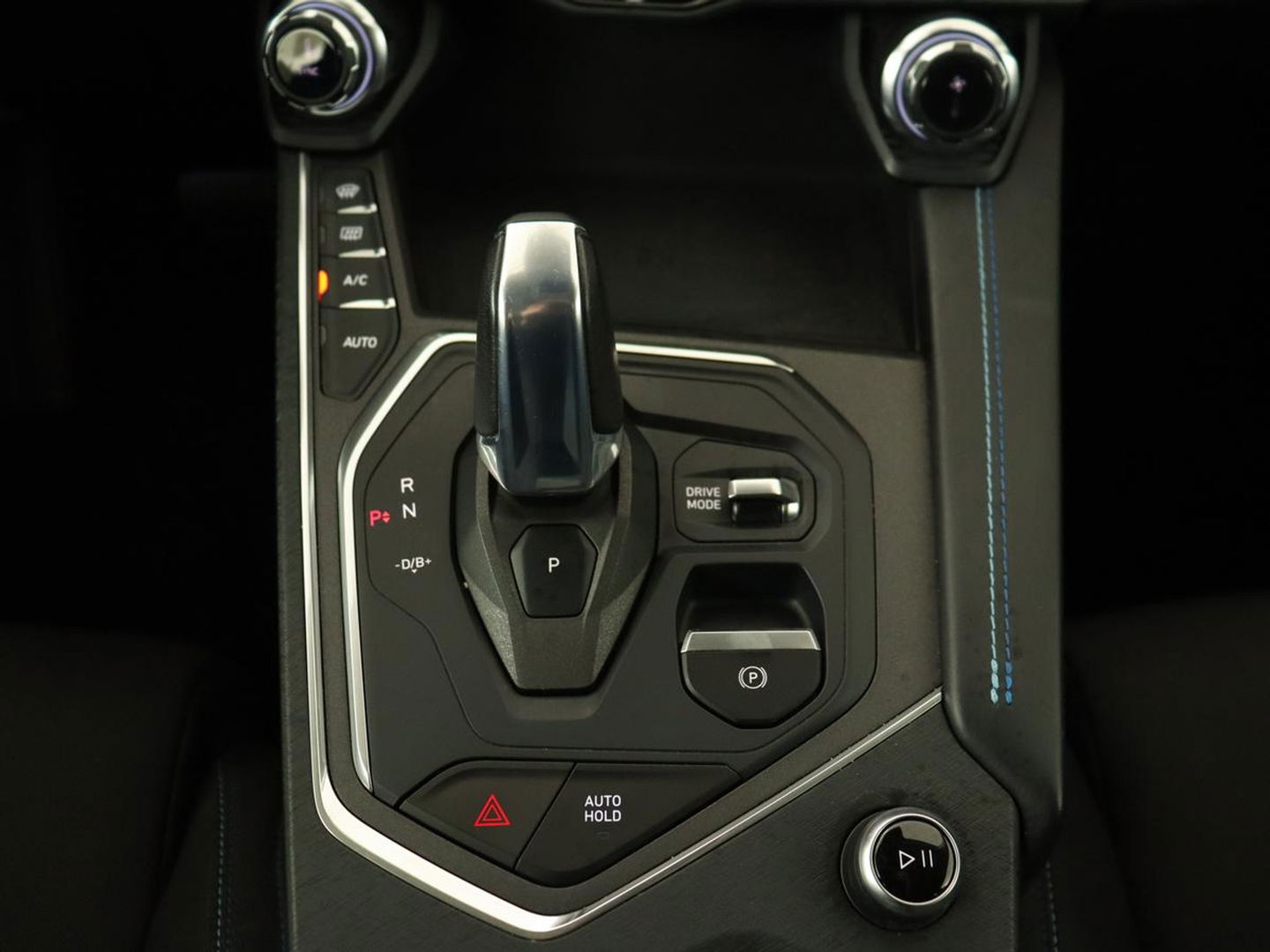 Lynk & Co 01 1.5 Plug In | Panoramadak | Infinity by Harman | Camera | Adaptive cruise | Stoelverwarming | Carplay | Memory | Full LED