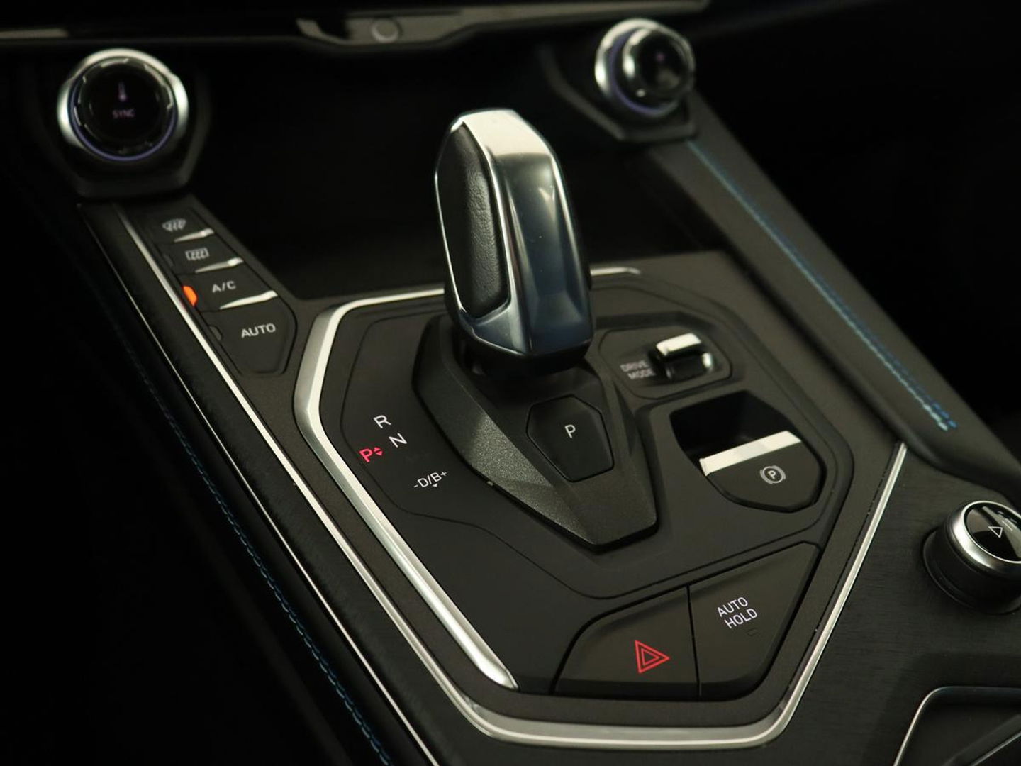 Lynk & Co 01 1.5 Plug In | Panoramadak | Infinity by Harman | Camera | Adaptive cruise | Stoelverwarming | Carplay | Memory | Full LED