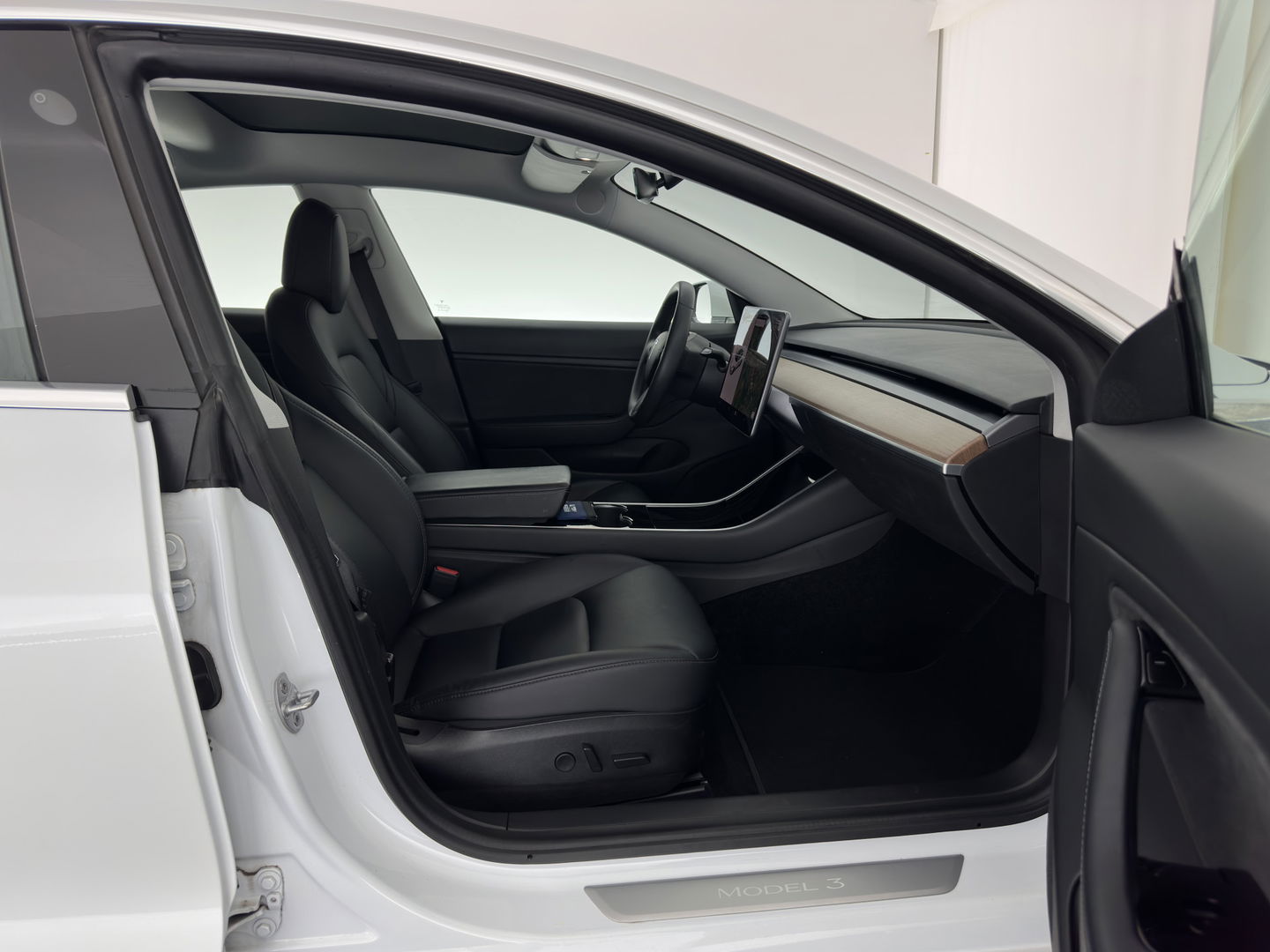Tesla Model 3 Long Range AWD 75 kWh {SOH-87%} (INCL-BTW) Aut. *PANO | AUTO-PILOT | LUXURY-LEATHER | KEYLESS | FULL-LED | MEMORY-PACK | SURROUND-VIEW | DAB | CARPLAY | DIGI-COCKPIT | LANE-ASSIST | COMFORT-SEATS | 18"ALU*