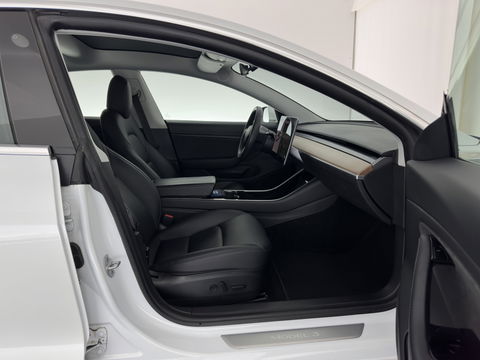 Tesla Model 3 Long Range AWD 75 kWh {SOH-87%} (INCL-BTW) Aut. *PANO | AUTO-PILOT | LUXURY-LEATHER | KEYLESS | FULL-LED | MEMORY-PACK | SURROUND-VIEW | DAB | CARPLAY | DIGI-COCKPIT | LANE-ASSIST | COMFORT-SEATS | 18"ALU*