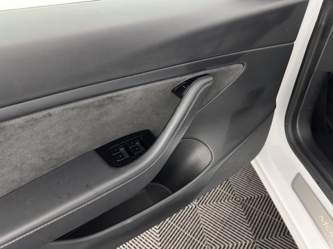 Tesla Model 3 Long Range AWD 75 kWh {SOH-87%} (INCL-BTW) Aut. *PANO | AUTO-PILOT | LUXURY-LEATHER | KEYLESS | FULL-LED | MEMORY-PACK | SURROUND-VIEW | DAB | CARPLAY | DIGI-COCKPIT | LANE-ASSIST | COMFORT-SEATS | 18"ALU*