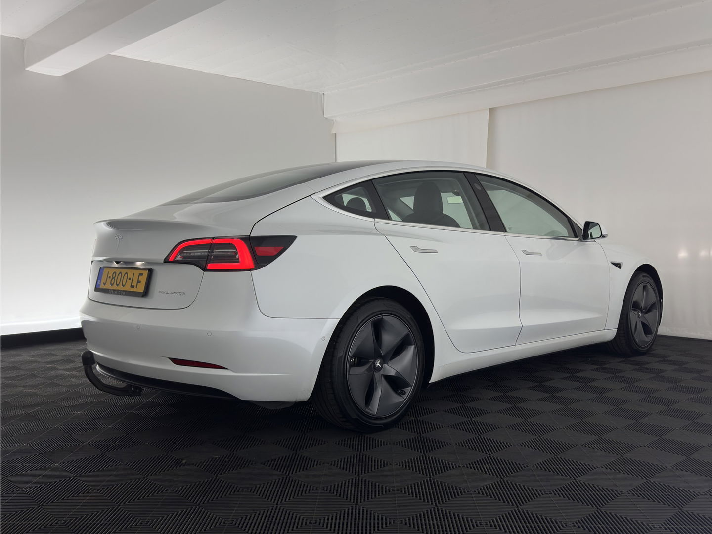 Tesla Model 3 Long Range AWD 75 kWh {SOH-87%} (INCL-BTW) Aut. *PANO | AUTO-PILOT | LUXURY-LEATHER | KEYLESS | FULL-LED | MEMORY-PACK | SURROUND-VIEW | DAB | CARPLAY | DIGI-COCKPIT | LANE-ASSIST | COMFORT-SEATS | 18"ALU*