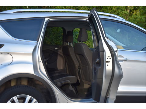 Ford Kuga 1.5 EcoBoost Winterpack 150 pk | Stoel- & stuurverwarming | Navigatie | Bluetooth | PDC rondom | Allweathers | Historie