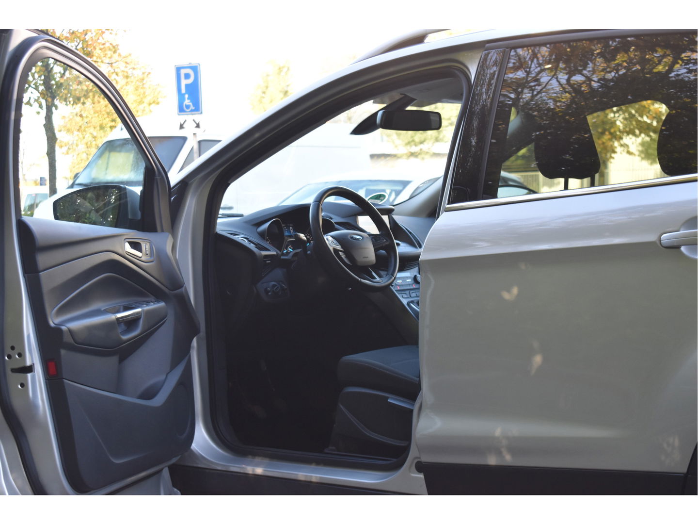 Ford Kuga 1.5 EcoBoost Winterpack 150 pk | Stoel- & stuurverwarming | Navigatie | Bluetooth | PDC rondom | Allweathers | Historie