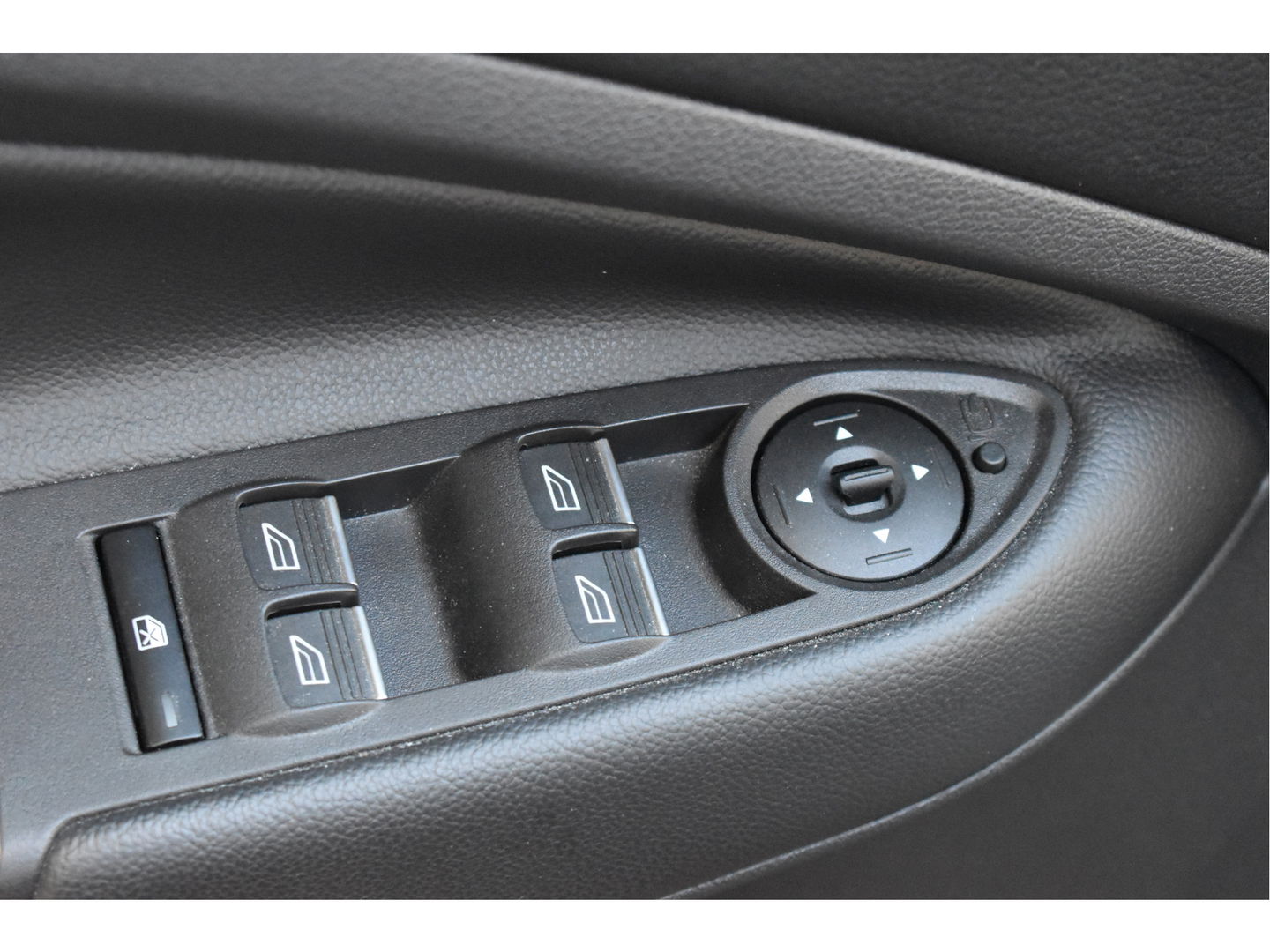 Ford Kuga 1.5 EcoBoost Winterpack 150 pk | Stoel- & stuurverwarming | Navigatie | Bluetooth | PDC rondom | Allweathers | Historie