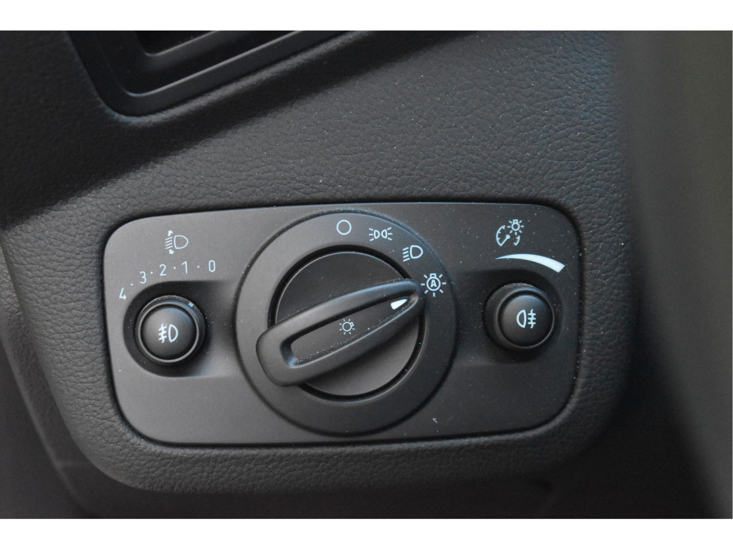 Ford Kuga 1.5 EcoBoost Winterpack 150 pk | Stoel- & stuurverwarming | Navigatie | Bluetooth | PDC rondom | Allweathers | Historie
