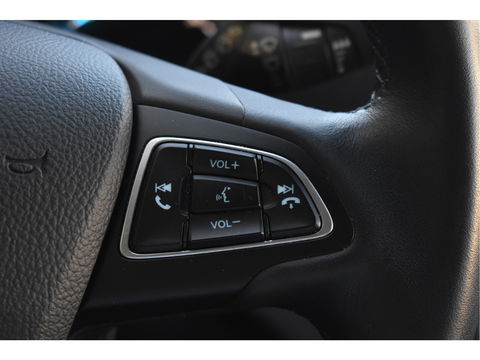 Ford Kuga 1.5 EcoBoost Winterpack 150 pk | Stoel- & stuurverwarming | Navigatie | Bluetooth | PDC rondom | Allweathers | Historie