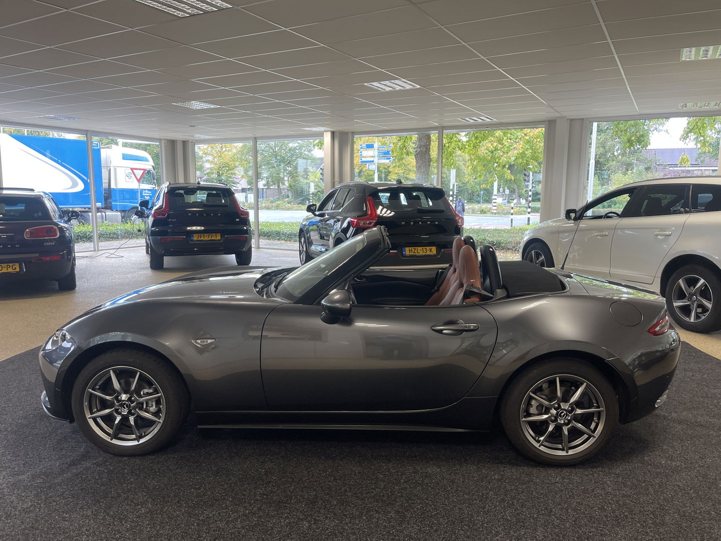 Mazda MX-5 1.5 SkyActiv-G 132 Luxury super lage km stand