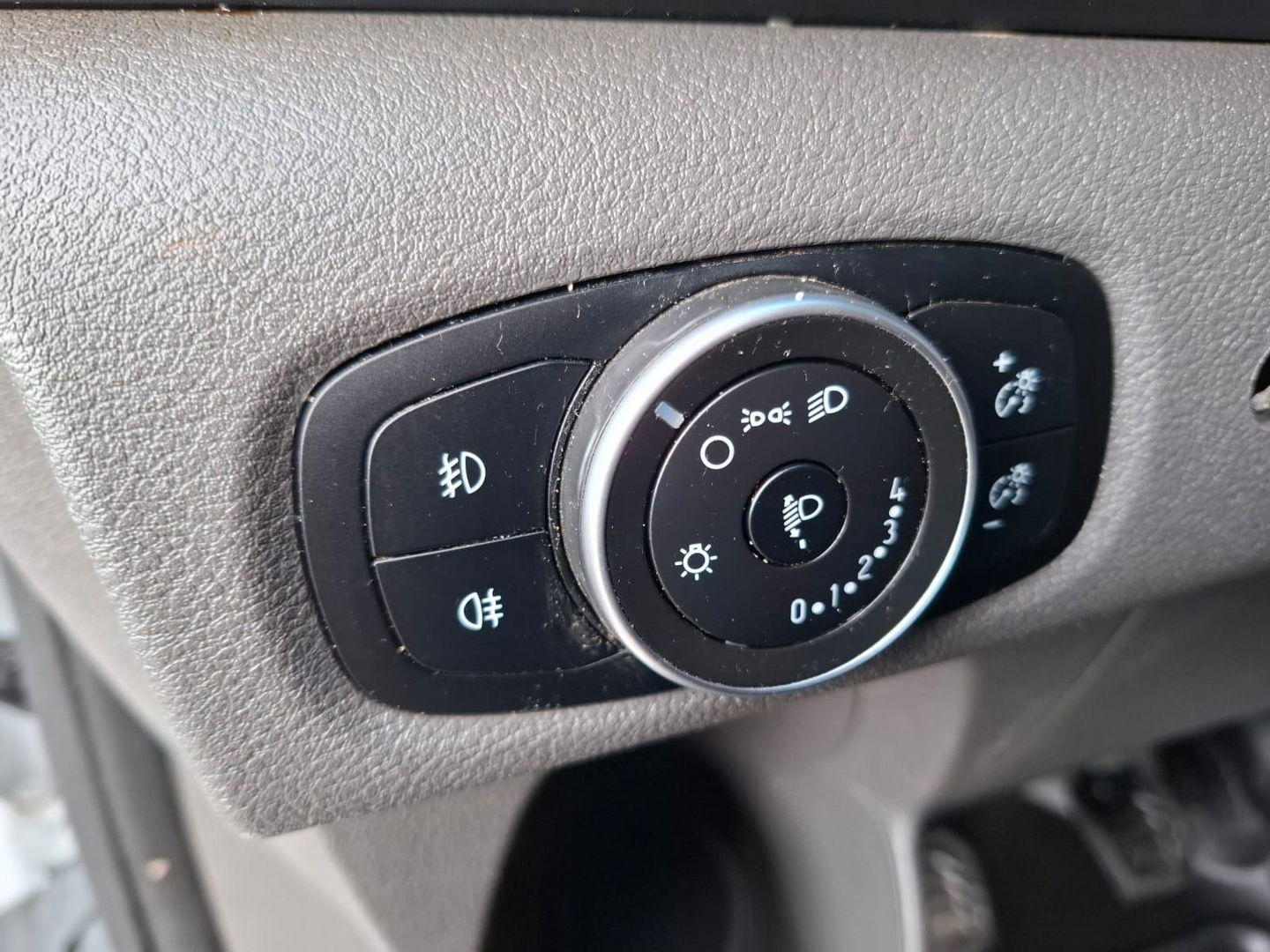 Ford Transit Custom 320 2.0 TDCI L2H2 Trend AIRCO / CRUISE CONTROLE / VERHOOGD / N.A.P / EURO 6