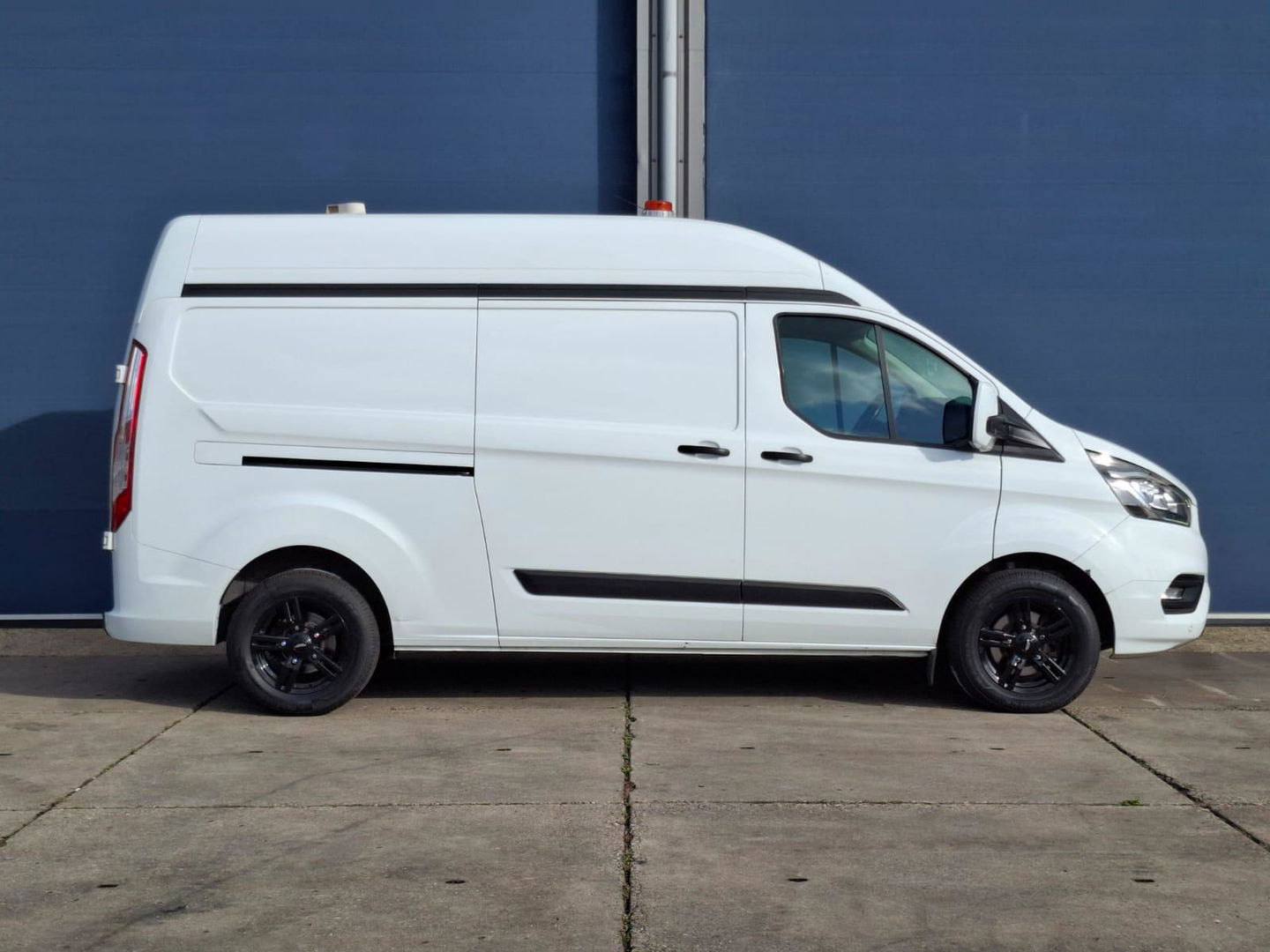 Ford Transit Custom 320 2.0 TDCI L2H2 Trend AIRCO / CRUISE CONTROLE / VERHOOGD / N.A.P / EURO 6