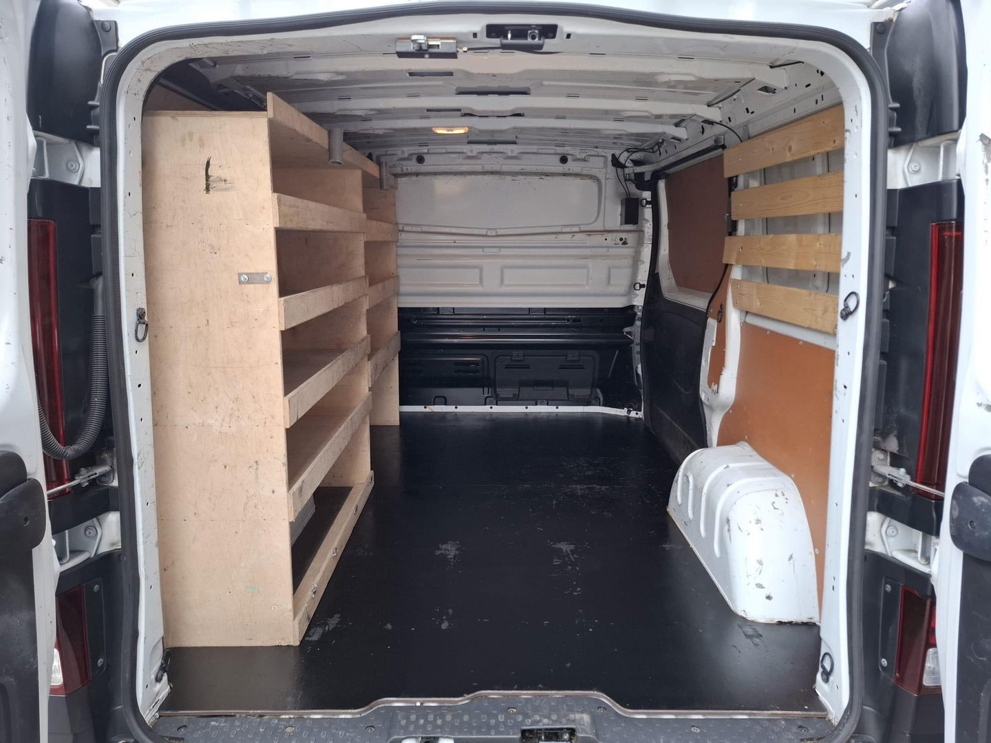 Renault Trafic 2.0 dCi 145 T27 L1H1 Comfort AUTOMAAT / CRUISE CONTROLE / NAVI / CAMERA / 3 ZITS / IMPERIAL