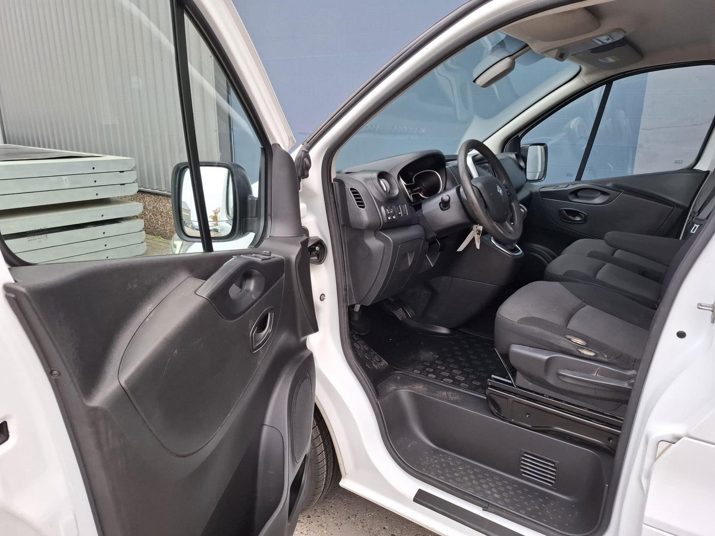 Renault Trafic 2.0 dCi 145 T27 L1H1 Comfort AUTOMAAT / CRUISE CONTROLE / NAVI / CAMERA / 3 ZITS / IMPERIAL