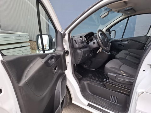 Renault Trafic 2.0 dCi 145 T27 L1H1 Comfort AUTOMAAT / CRUISE CONTROLE / NAVI / CAMERA / 3 ZITS / IMPERIAL