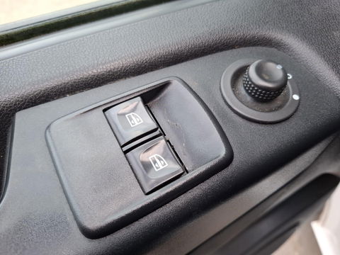 Renault Trafic 2.0 dCi 145 T27 L1H1 Comfort AUTOMAAT / CRUISE CONTROLE / NAVI / CAMERA / 3 ZITS / IMPERIAL