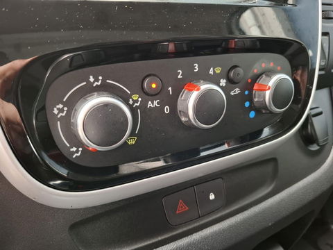 Renault Trafic 2.0 dCi 145 T27 L1H1 Comfort AUTOMAAT / CRUISE CONTROLE / NAVI / CAMERA / 3 ZITS / IMPERIAL