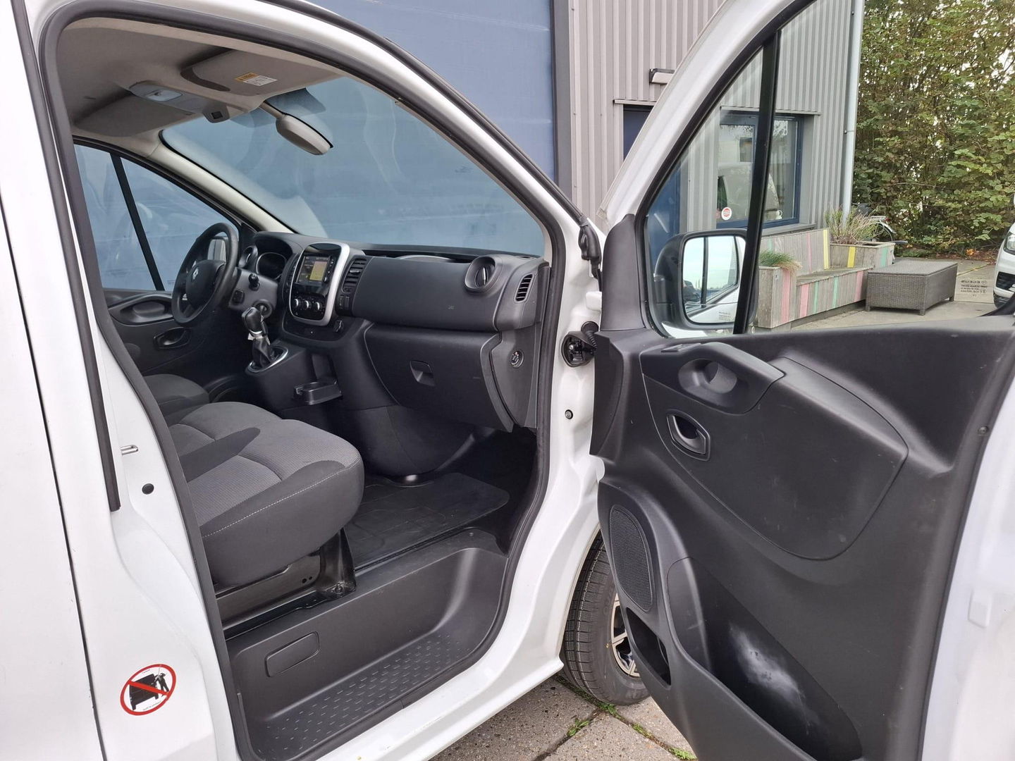Renault Trafic 2.0 dCi 145 T27 L1H1 Comfort AUTOMAAT / CRUISE CONTROLE / NAVI / CAMERA / 3 ZITS / IMPERIAL