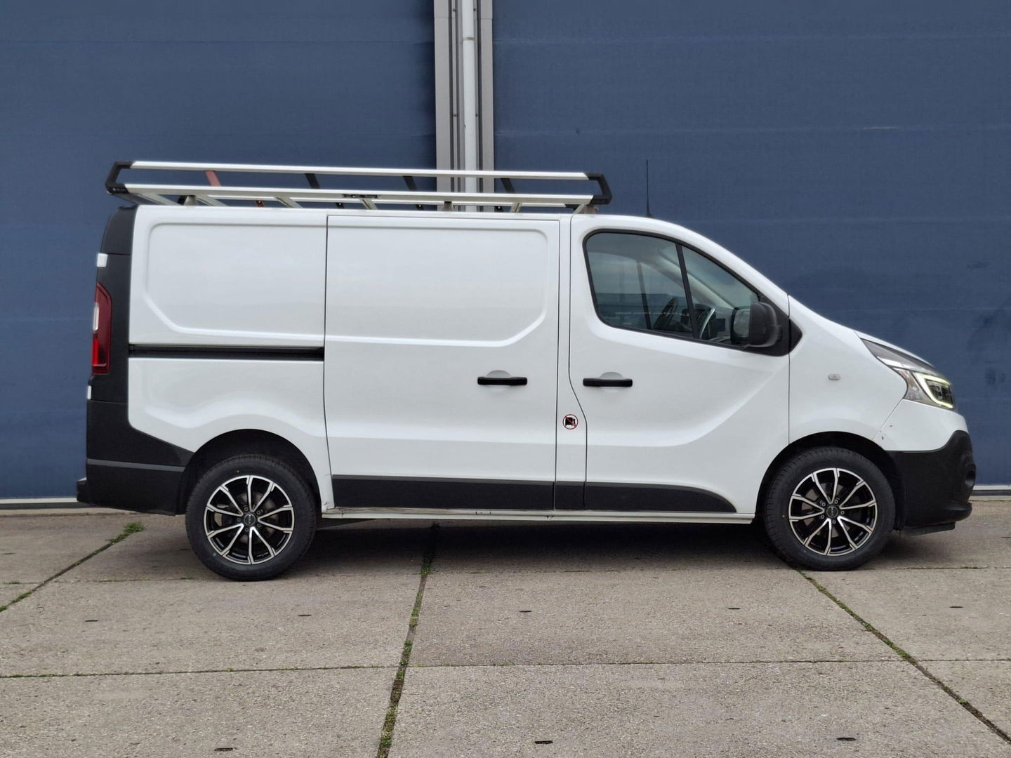 Renault Trafic 2.0 dCi 145 T27 L1H1 Comfort AUTOMAAT / CRUISE CONTROLE / NAVI / CAMERA / 3 ZITS / IMPERIAL
