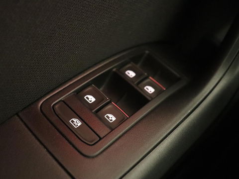 SEAT Ateca 1.5 TSI FR Business Intense | Trekhaak | Achteruitrijcamera | Sfeerverlichting | Navigatie | Carplay | Stoelverwarming | Full-LED koplampen | LMV 18