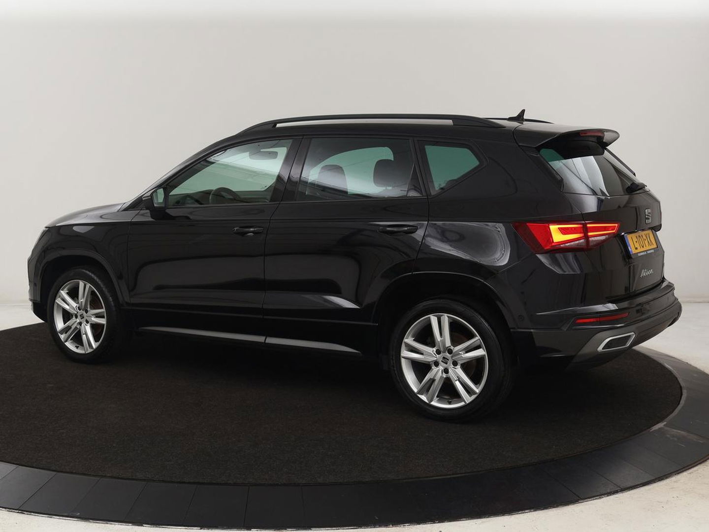 SEAT Ateca 1.5 TSI FR Business Intense | Trekhaak | Achteruitrijcamera | Sfeerverlichting | Navigatie | Carplay | Stoelverwarming | Full-LED koplampen | LMV 18