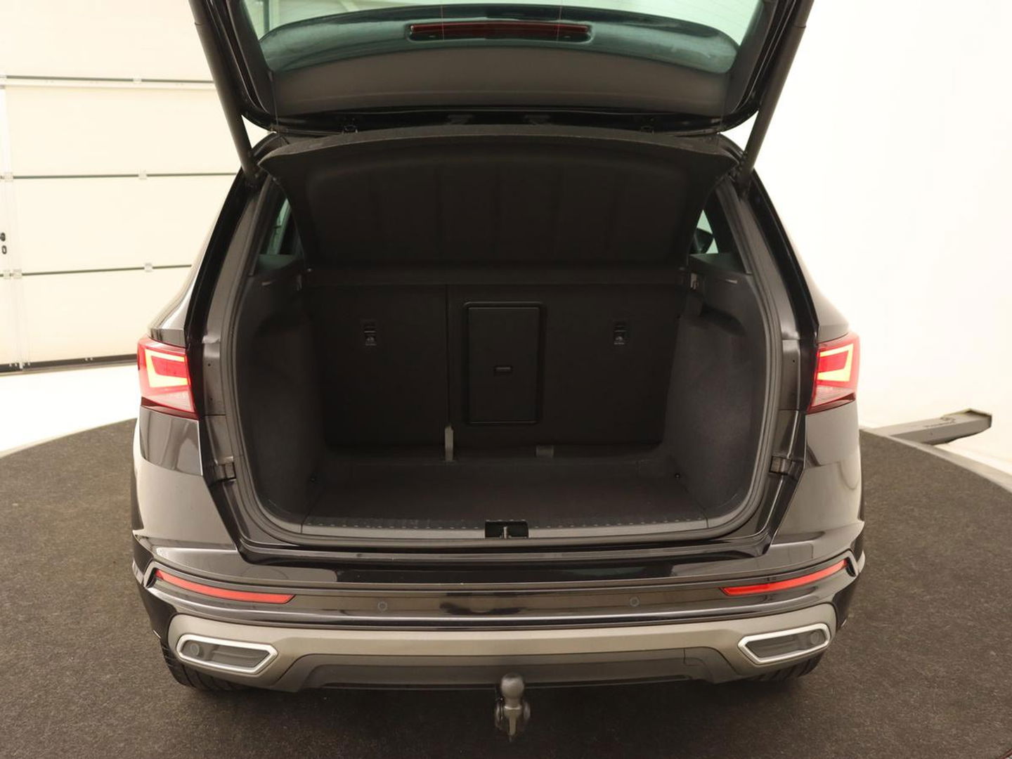 SEAT Ateca 1.5 TSI FR Business Intense | Trekhaak | Achteruitrijcamera | Sfeerverlichting | Navigatie | Carplay | Stoelverwarming | Full-LED koplampen | LMV 18