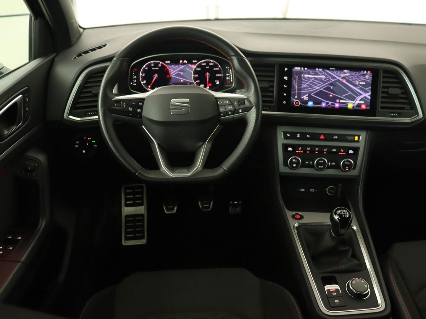 SEAT Ateca 1.5 TSI FR Business Intense | Trekhaak | Achteruitrijcamera | Sfeerverlichting | Navigatie | Carplay | Stoelverwarming | Full-LED koplampen | LMV 18