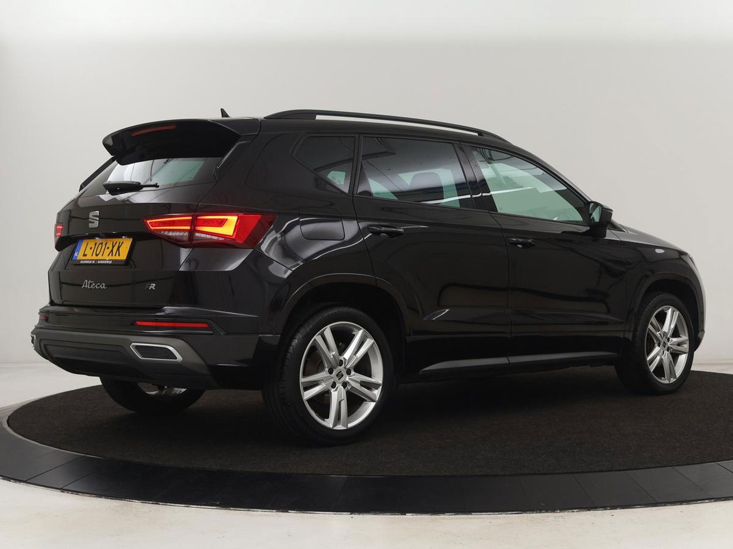 SEAT Ateca 1.5 TSI FR Business Intense | Trekhaak | Achteruitrijcamera | Sfeerverlichting | Navigatie | Carplay | Stoelverwarming | Full-LED koplampen | LMV 18