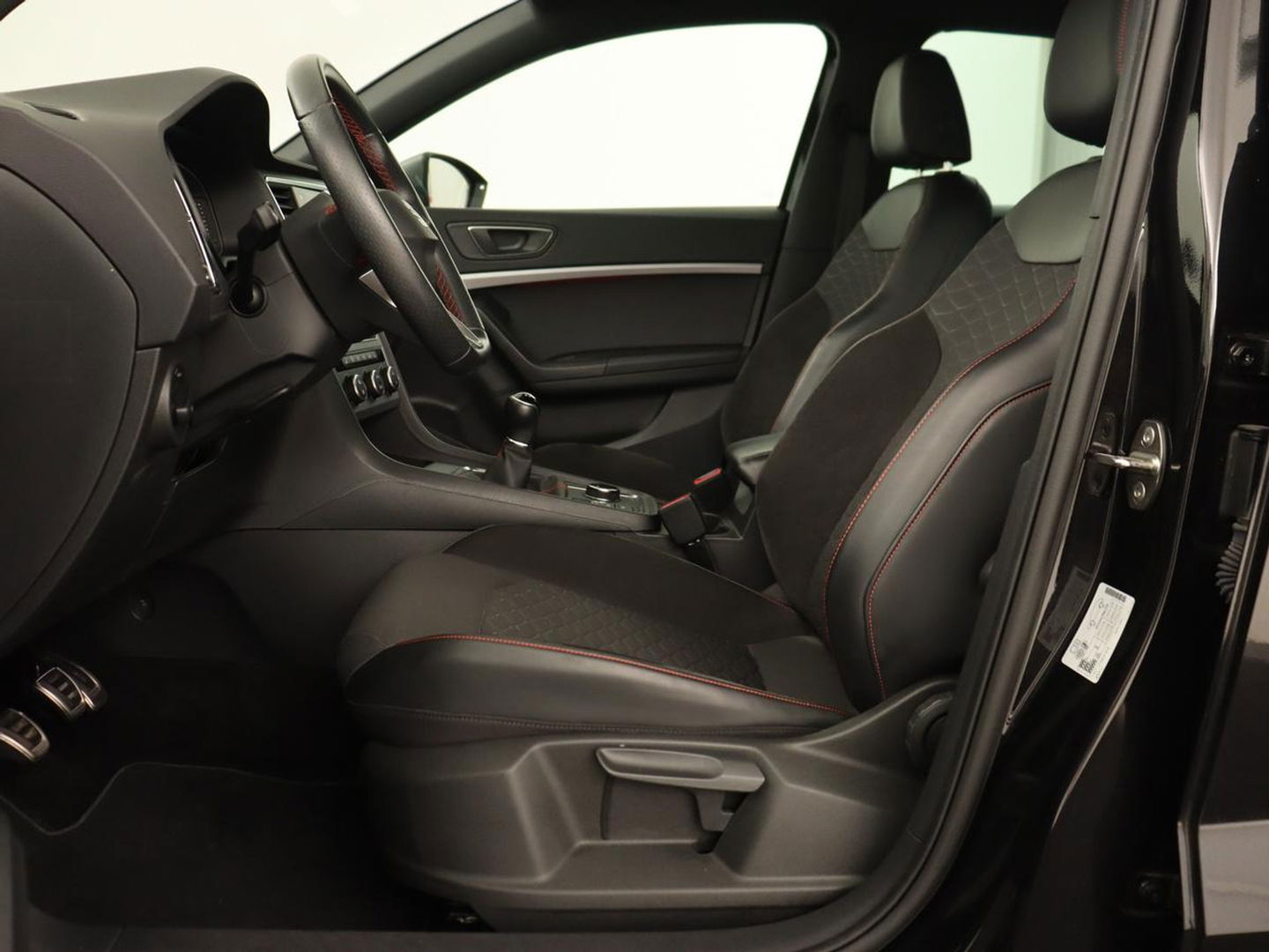 SEAT Ateca 1.5 TSI FR Business Intense | Trekhaak | Achteruitrijcamera | Sfeerverlichting | Navigatie | Carplay | Stoelverwarming | Full-LED koplampen | LMV 18