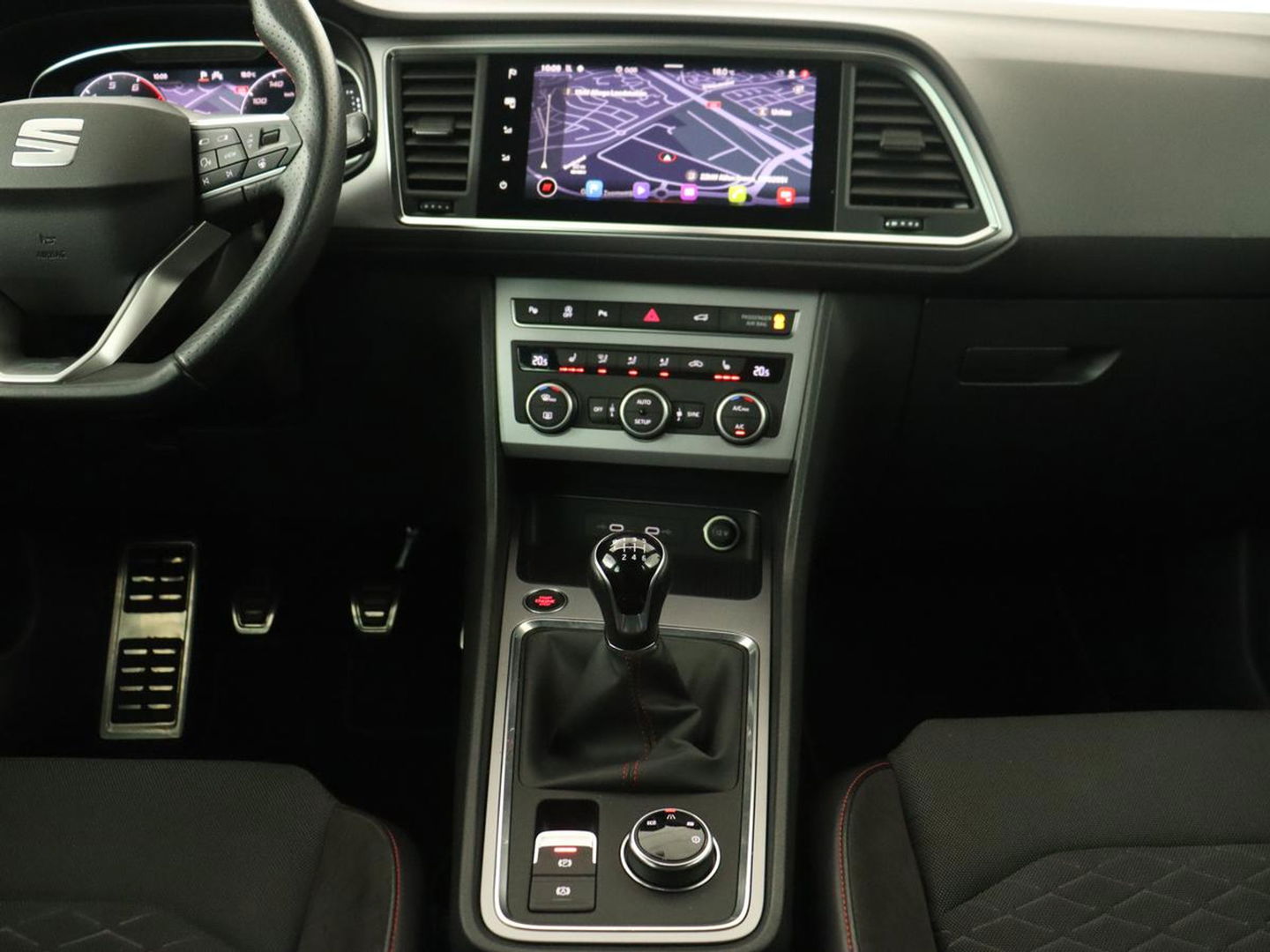 SEAT Ateca 1.5 TSI FR Business Intense | Trekhaak | Achteruitrijcamera | Sfeerverlichting | Navigatie | Carplay | Stoelverwarming | Full-LED koplampen | LMV 18
